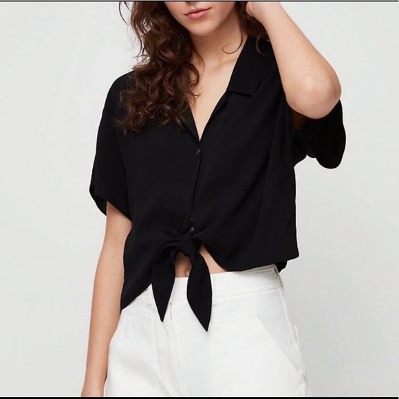 Aritzia Wilfred Free Tie Front Blouse Short Sleeve Black size M - Picture 1 of 2